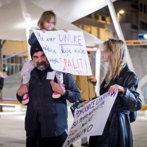 Glumac Leon Lučev, supruga Jelena Graovac Lučev i kći Neo