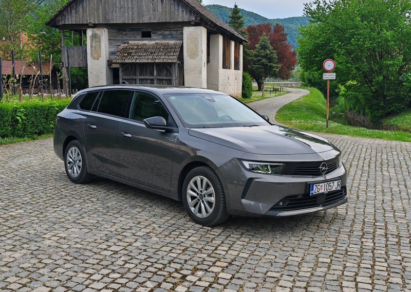 Vozili smo Opel Astru Sports Tourer 1.2 XHL S/S 110 KS: Odmjeren i vrlo praktičan obiteljski karavan modernog dizajna