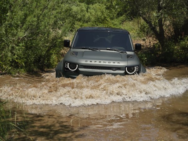 Land Rover Defender OCTA (Faroe Green zelena boja)