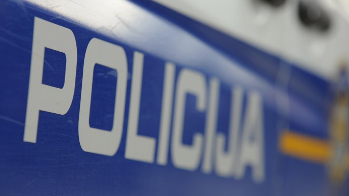 Motociklom namjerno udarili policajca i vukli ga po tlu