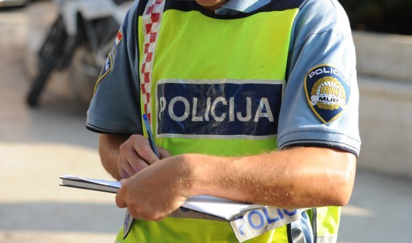 Vozio s 3,03 promila pa se u okrenuo u suprotnu traku, a tad je naišla policija