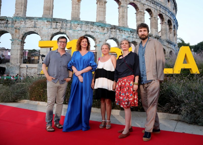 Nebojša Slijepčević, Nina Violić, Mirta Puhlovski, Nina Velnić, Goran Marković